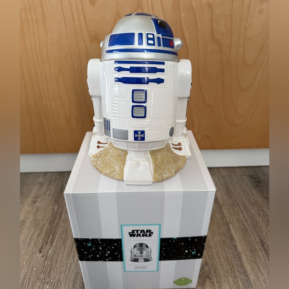 Scentsy Star Wars R2-D2 Hologram Warmer